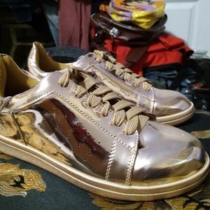 N.Y.L.A. ICONIC SHINY GOLDEN NEW! SIZE 6 WOMEN SNEAKERS,🎁GIFT IT.